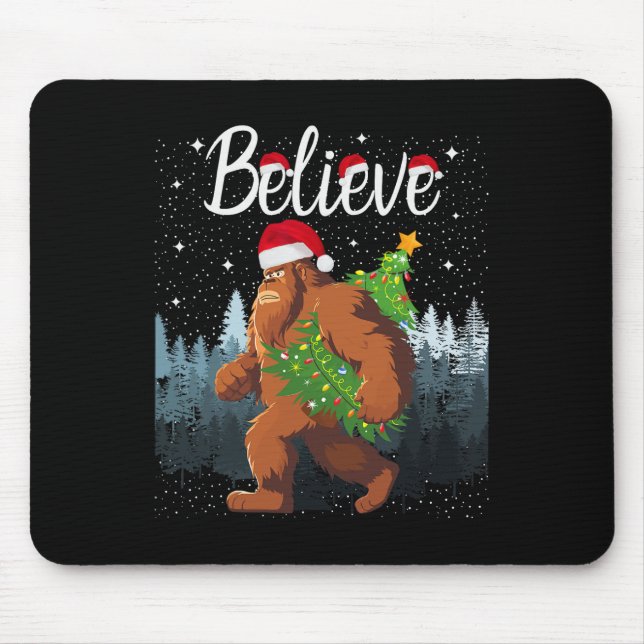 Alfombrilla De Ratón Believe Bigfoot Carrying Christmas Tree Wearing A  (Frente)