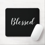 Alfombrilla De Ratón Bendito texto de escritura personalizado blanco y<br><div class="desc">Bendita caligrafía de escritura personalizado en blanco y negro lindo Mouse Pad. Diseño elegante y moderno. Personalizable.</div>