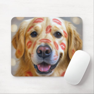 Alfombrilla De Ratón Besos de Labial en un Golden Retriever