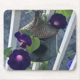 Alfombrilla De Ratón Birdhouse With Morning Glories Close-up