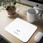 Alfombrilla De Ratón Blanco y negro | Monograma moderno<br><div class="desc">Este moderno mousepad presenta un sencillo fondo blanco,  con sus iniciales en negrita en negro,  para un aspecto sencillo y profesional.</div>