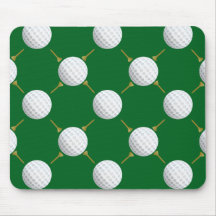 Bolas de golf y tees on Green