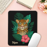Alfombrilla De Ratón Bonito Jungle Leopard Floral Art | Negro | Nombre<br><div class="desc">Este impresionante mousepad cuenta con un leopardo pintado a mano, con hojas de selva tropical y una flor de hibisco rosa brillante sobre un fondo de color personalizado (que se muestra en negro). Moderno, bello y colorido - hace un gran regalo! *Material gráfico / Ilustracion de Tracey Khalei / Orabella...</div>