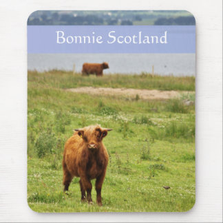 Alfombrilla De Ratón 'Bonnie Scotland' con foto de una joven vaca en Hi