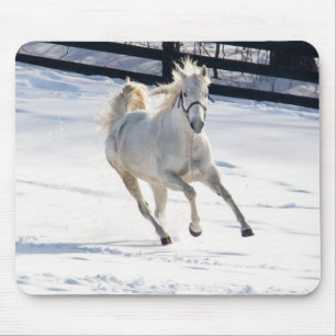 Alfombrilla De Ratón Caballo Blanco Corriendo En Nieve
