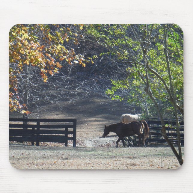 Alfombrilla De Ratón Caballo marrón caminando por la valla (Frente)