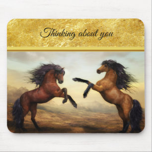 Alfombrilla De Ratón Caballos Friesianos Borde en un valle rocoso