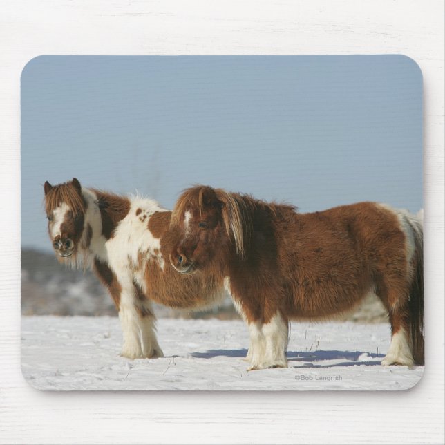 Alfombrilla De Ratón Caballos miniatura que se colocan en la nieve (Frente)