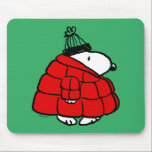 Alfombrilla De Ratón Cacahuetes | Chaqueta Snoopy Red Puffer<br><div class="desc">Echa un vistazo a este divertido diseño de maní con Snoopy en su chaqueta roja de invierno.</div>