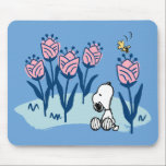 Alfombrilla De Ratón Cacahuetes | Jardín de flores Snoopy & Woodstock<br><div class="desc">Mira este divertido diseño de maní con Snoopy y Woodstock.</div>