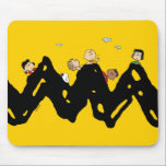 Alfombrilla De Ratón Cacahuetes | La pandilla del Zig Zag<br><div class="desc">Echa un vistazo a este divertido diseño de maní con la pandilla de maní.</div>
