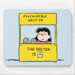 Alfombrilla De Ratón Cacahuetes | Lucy y el Médica están<br><div class="desc">Lucy es la chica cangrejo,  bosnia y obstinada que acosa a la mayoría de los otros personajes de la tira cómica,  particularmente a Linus y Charlie Brown. Echa un vistazo a este bonito diseño de cacahuetes con Lucy y su puesto de consejo.</div>