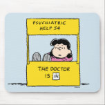 Alfombrilla De Ratón Cacahuetes | Lucy y el Médica están<br><div class="desc">Lucy es la chica cangrejo,  bosnia y obstinada que acosa a la mayoría de los otros personajes de la tira cómica,  particularmente a Linus y Charlie Brown. Echa un vistazo a este bonito diseño de cacahuetes con Lucy y su puesto de consejo.</div>