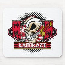 Calavera kamikaze con espada japonesa