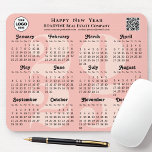 Alfombrilla De Ratón Calendario 2025 Logo comercial Código QR Rubor Ros<br><div class="desc">Logo de calendario 2025, código QR Modern Rubor Pink Minimalista Mouse Pad. Todos los textos están preorganizados para que puedas personalizarlos fácil y rápidamente con tus propios detalles. ¡Deséenles a todos unas Felices Fiestas y un Amazonas Año Nuevo! Para muchos otros diseños de tarjetas, por favor visite : (Tarjetas de...</div>