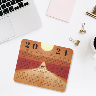 Alfombrilla De Ratón Calendario del año 2024 Cruzando el Desierto al At