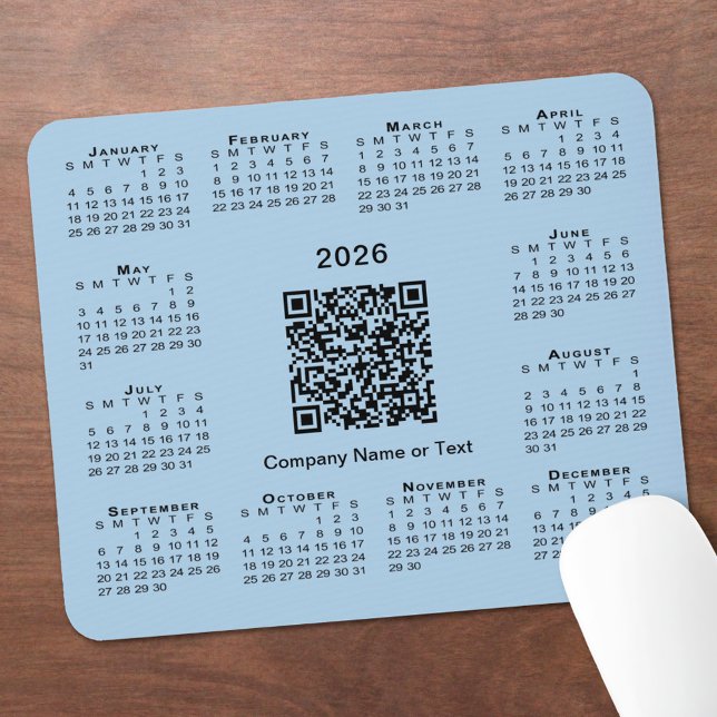 Alfombrilla De Ratón Calendario empresarial Simple 2026 Código QR Azul  (Simple 2026 Calendar Business QR Code Light Blue Mouse Pad, in situ)