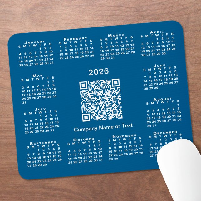 Alfombrilla De Ratón Calendario empresarial simple de 2026 con código Q (Simple 2026 Calendar Business QR Code on Blue Mouse Pad, in situ)