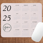 Alfombrilla De Ratón Calendario rosa 2025 del personalizado Pastel con<br><div class="desc">Eleva su área de trabajo y marca con este teclado de ratón personalizado rosa pastel 2025 con su logotipo. Perfecto para profesionales, empresas y organizaciones, este elegante diseño combina un calendario funcional de año completo con un fondo rosa pastel de moda. Añada su logotipo para que sea único suyo, ideal...</div>