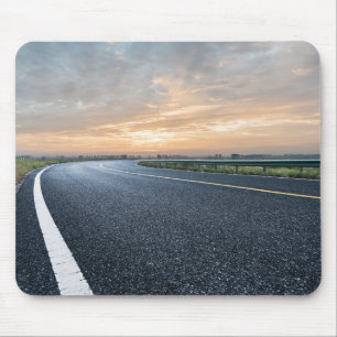 Alfombrilla De Ratón Camino vacío de la pista de despeque contra el
