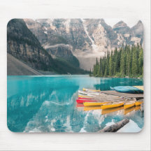 Canoas en el Parque Nacional Moraine Lake Banff Ca