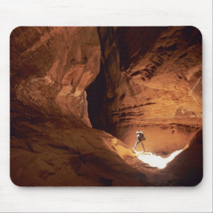 Alfombrilla De Ratón Canyoneer iluminado en las profundidades de un est