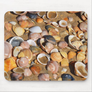 Alfombrilla De Ratón Cáscaras en una playa de Sandy el   Andalucía,