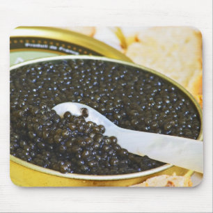 Alfombrilla De Ratón Caviar negro y una cuchara de nácar para