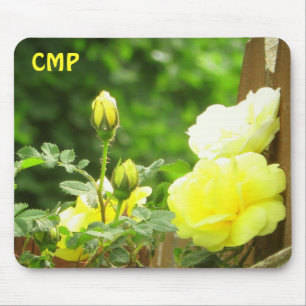 Alfombrilla De Ratón Cerca de madera y rosa amarillo sus iniciales