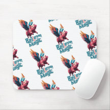 Cerdo lindo con alas coloridas | Creer en la magia