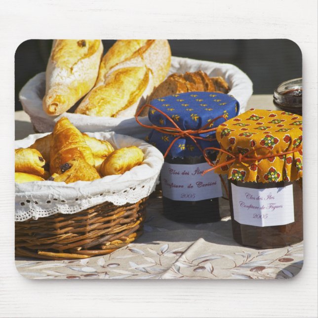 Alfombrilla De Ratón Cesta con croissants y panes de chocolate. (Frente)