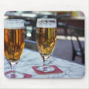 Alfombrilla De Ratón Chablis; dos cervezas frescas en verano caliente d