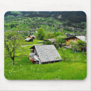 Alfombrilla De Ratón Chalets en un valle alpino de Suiza