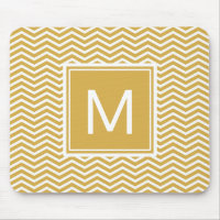 Chevrons y monograma modernos con mostaza amarilla