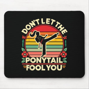 Alfombrilla De Ratón Chica de karate de mariposa sakura no deja al Pony