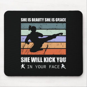 Alfombrilla De Ratón Chica de Karate - Ella es belleza Ella es gracia E