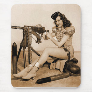 Alfombrilla De Ratón Chica retro del artillero de máquina de las