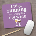 Alfombrilla De Ratón Cita divertida de vino - traté de correr - siguió<br><div class="desc">Un poco de humor para beber que puedes pasarle a tus amigas amantes del vino. Hacerles reír con este regalo humorístico de mordaza o elefante blanco. Intenté correr,  pero seguí derramando mi vino.</div>