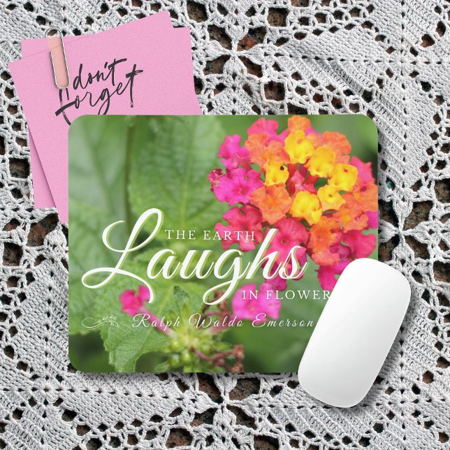 Alfombrilla De Ratón Cita floral de Emerson Beautiful (Pink, orange and yellow flowers on a leafy green background make this quote mousepad a lovely gift.)