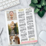 Alfombrilla De Ratón collage de fotos de la familia Rubor de oro rosado<br><div class="desc">Celebra 2024 con este elegante calendario de collage de fotos. Con fechas fáciles de leer en negrita en negro, este calendario bellamente simple tiene las palabras "2024" y "AMOR" en falso purpurina de oro con una barra rosa rubor en la parte inferior para tu apellido personalizado u otro texto. En...</div>