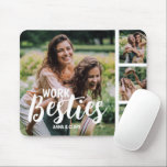 Alfombrilla De Ratón Collage de fotos personalizado de Work Bestie<br><div class="desc">Este moderno diseño de besities, mousepad de collage de fotos es el regalo perfecto para tu mejor compañero de trabajo, con 4 de tus fotografías favoritas, el texto TRABAJAR BESTIE, y luego personalizado con tus nombres. Fantástico como navidades, graduación, galatinas, regalo de cumpleaños o para cualquier otra ocasión especial, el...</div>