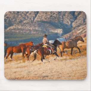 Alfombrilla De Ratón Cowboy pastando caballos salvajes 2