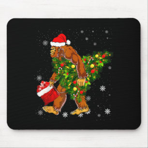 Alfombrilla De Ratón Creyente de Bigfoot llevando árbol de Navidad Sasq