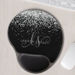 Alfombrilla De Ratón De Gel Glam Black Silver Purpurina Monograma Nombre<br><div class="desc">Glam Black Silver Purpurina Elegante Monograma Gel Mouse Pad. Personalice fácilmente este diseño de moda de almohadillas de ratón de gel de moda con un elegante purpurina brillante de plata sobre un fondo negro. El diseño incluye su monograma manuscrito con remolques de bonito y su nombre.</div>