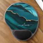 Alfombrilla De Ratón De Gel Monograma de oro de geode azul Aqua verde azulada<br><div class="desc">Verde azulado Aqua Azul Verde y Agate Geode Relieve metalizado dorado Monograma Hermoso Elegante Script Nombre Mousepad (ratón). Esto hace que el dulce perfecto 16, 13, 15, 16, 18, 21, 30, 40, 50, 60, 70, 80, 90, 100 cumpleaños, boda, ducha de novia, aniversario, regreso a la escuela, ducha de bebé,...</div>