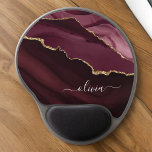 Alfombrilla De Ratón De Gel Monograma de oro de geode de la morada de borgoña<br><div class="desc">Morado de Borgoña y Relieve metalizado dorado Agate Geode Monograma Hermoso Elegante Script Nombre Mousepad (ratón). Esto hace que el dulce perfecto 16, 13, 15, 16, 18, 21, 30, 40, 50, 60, 70, 80, 90, 100 cumpleaños, boda, ducha de novia, aniversario, regreso a la escuela, ducha de bebé, graduación o...</div>