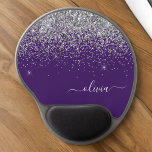 Alfombrilla De Ratón De Gel Monograma de Purpurina de color morado plateado Gi<br><div class="desc">Nombre del Monograma del Purpurina de espuma plateada y morada y Mousepad inicial (almohadilla del ratón). Esto hace que el dulce perfecto cumpleaños 16,  boda,  ducha de novia,  aniversario,  ducha de bebé o fiesta de soltera sea regalo para alguien que ama el lujo glam y los estilos de moda.</div>