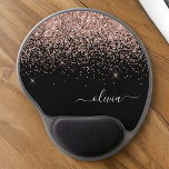 Alfombrilla De Ratón De Gel Monograma de Purpurina negro rosa de Rubor<br><div class="desc">Oro Rosa - Nombre monograma del Purpurina Rubor Rosado y Negro Esparkle y Mousepad inicial (almohadilla del ratón). Esto hace que el dulce perfecto cumpleaños 16, boda, ducha de novia, aniversario, ducha de bebé o fiesta de soltera sea regalo para alguien que ama el lujo glam y los estilos de...</div>