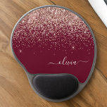 Alfombrilla De Ratón De Gel Monograma del Purpurina de oro rosa de Rubor en Bo<br><div class="desc">Oro Rosa - Nombre Monograma del Purpurina de espuma rosa y borgoñona Rubor y Mousepad inicial (almohadilla del ratón). Esto hace que el dulce perfecto cumpleaños 16, boda, ducha de novia, aniversario, ducha de bebé o fiesta de soltera sea regalo para alguien que ama el lujo glam y los estilos...</div>