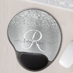 Alfombrilla De Ratón De Gel Monograma del Purpurina Metalizado cepillado de pl<br><div class="desc">Personalice fácilmente este diseño de diseño de almohadillas de ratón de moda con purpurina brillante de bonito plateado sobre un fondo metálico plateado.</div>